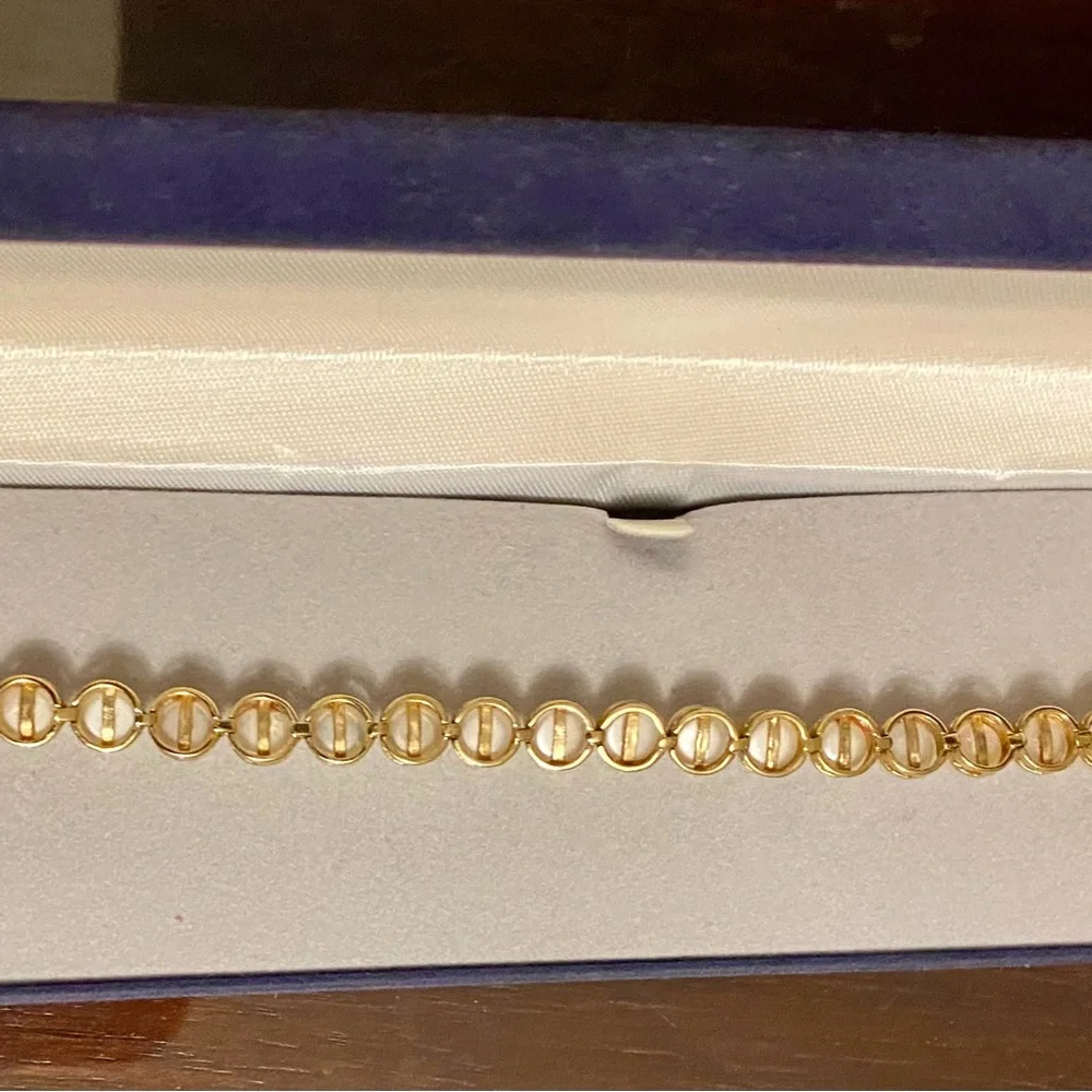 Classic Custom Gold and Pearl Bracelet - Picture 7 of 9